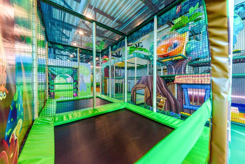 Zeleni trampoline dio unutar Happyland igraonice