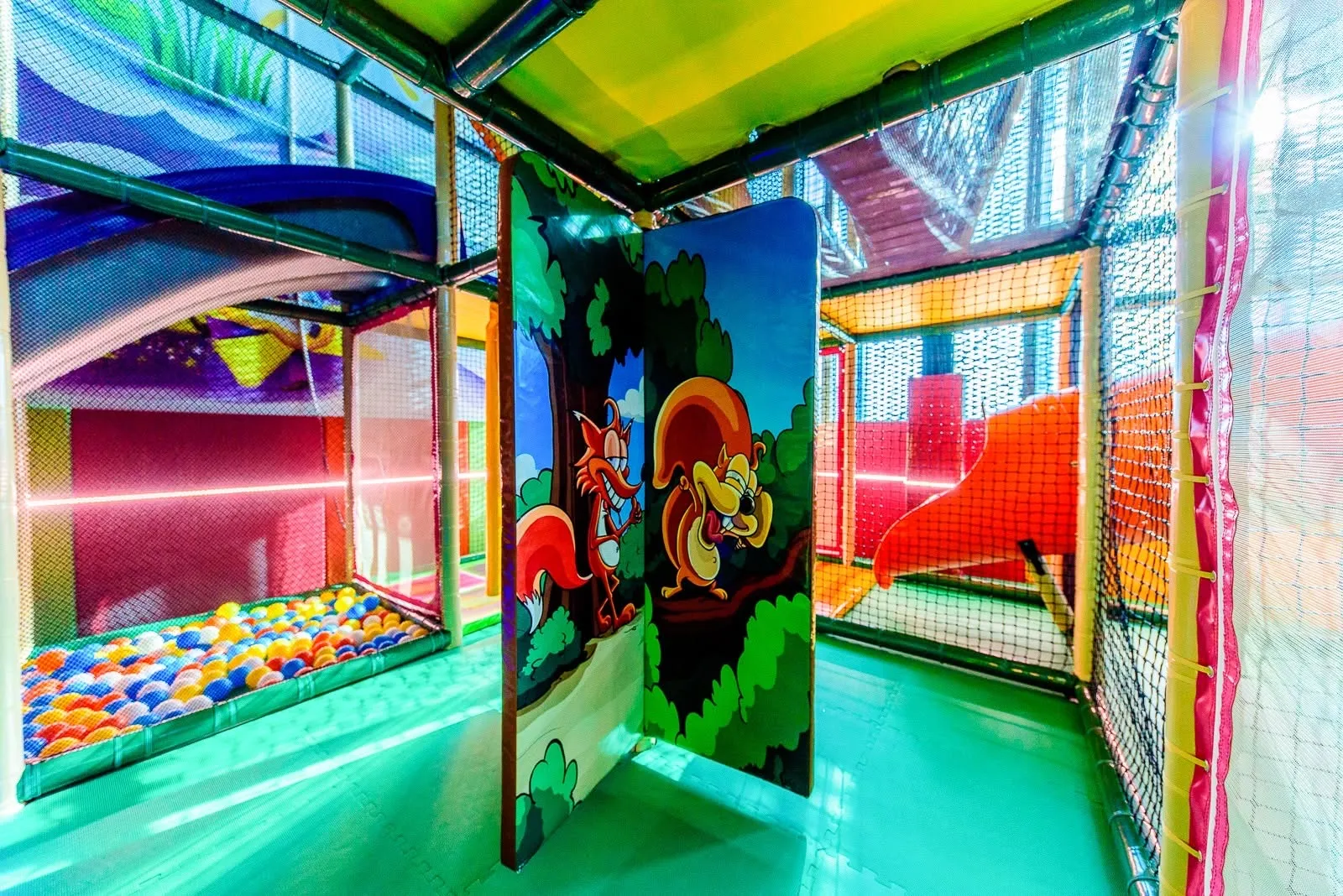 Šareni prostor Happyland igraonice kao alternativa rođendanu kod kuće